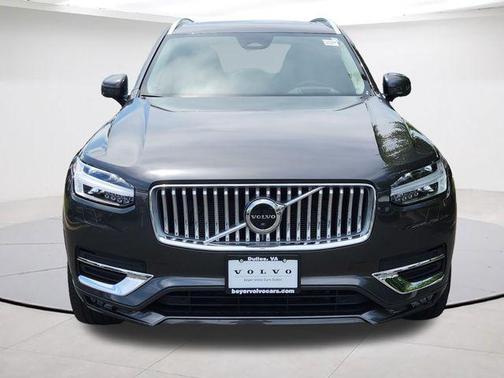Platinum Gray Metallic 2023 Volvo XC90 B6 Ultimate 6-Seater