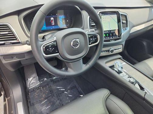 Platinum Gray Metallic 2023 Volvo XC90 B6 Ultimate 6-Seater