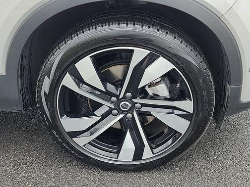 Silver 2025 Volvo XC40 B5 Plus Dark Theme