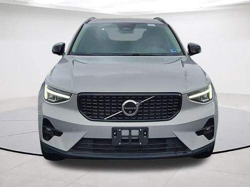 Silver 2025 Volvo XC40 B5 Plus Dark Theme