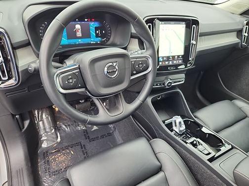 2025 Volvo XC40 Plus