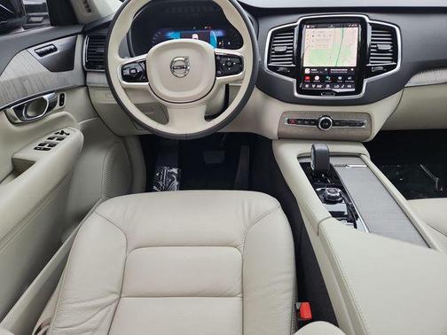 Onyx Black Metallic 2025 Volvo XC90 B6 Plus 7-Seater