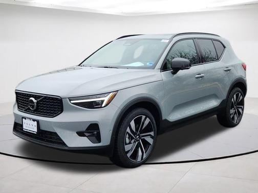 Gray Metallic 2026 Volvo XC40 B5 Ultra