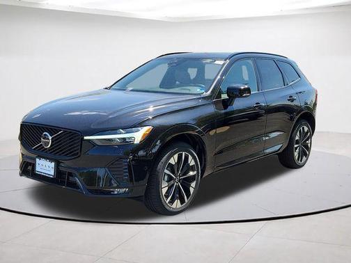 Onyx Black Metallic 2026 Volvo XC60 B5 Plus