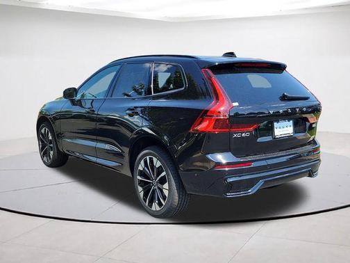 Onyx Black Metallic 2026 Volvo XC60 B5 Plus