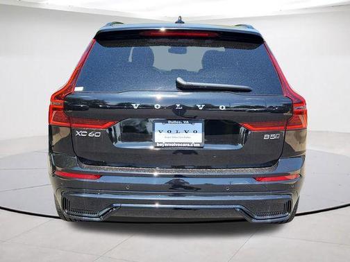Onyx Black Metallic 2026 Volvo XC60 B5 Plus
