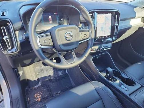 2025 Volvo XC40 Core