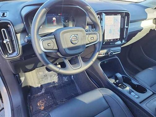 2025 Volvo XC40 Core