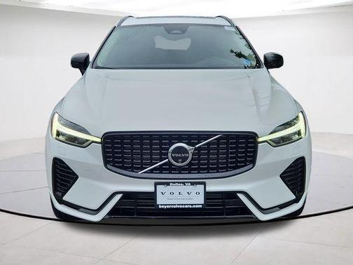 Crystal White Metallic 2024 Volvo XC60 Recharge Plug-In Hybrid T8 Ultimate Dark Theme