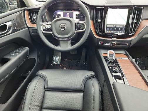 Crystal White Metallic 2024 Volvo XC60 Recharge Plug-In Hybrid T8 Ultimate Dark Theme