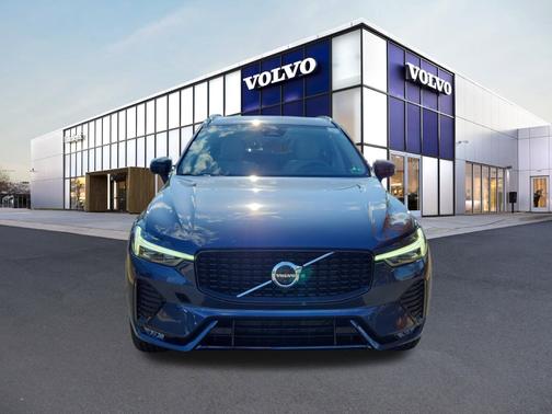 2023 Volvo XC60 B5 Plus Dark Theme