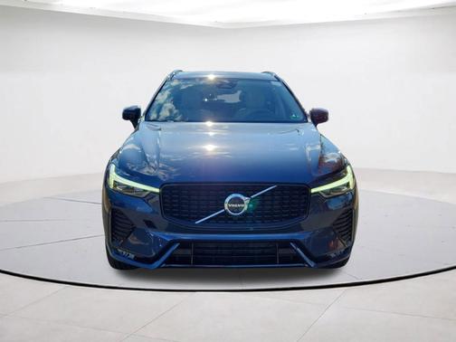 2023 Volvo XC60 B5 Plus Dark Theme