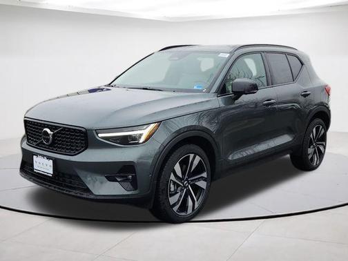 Forest Green 2026 Volvo XC40 B5 Ultra