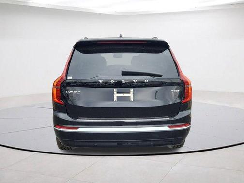 Onyx Black Metallic 2026 Volvo XC90 Plug-In Hybrid T8 Ultra 7-Seater