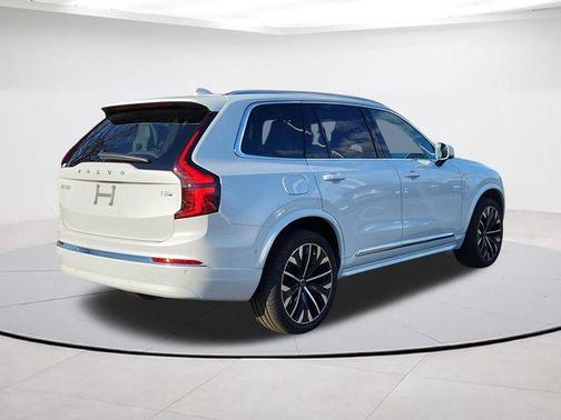 Crystal White Pearl 2026 Volvo XC90 Plug-In Hybrid T8 Ultra 7-Seater