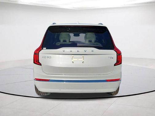 Crystal White Pearl 2026 Volvo XC90 Plug-In Hybrid T8 Ultra 7-Seater