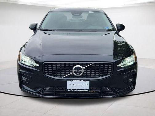Onyx Black Metallic 2025 Volvo S60 B5 Plus