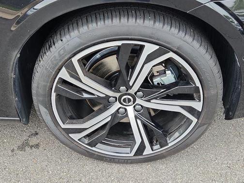 Onyx Black Metallic 2025 Volvo S60 B5 Plus