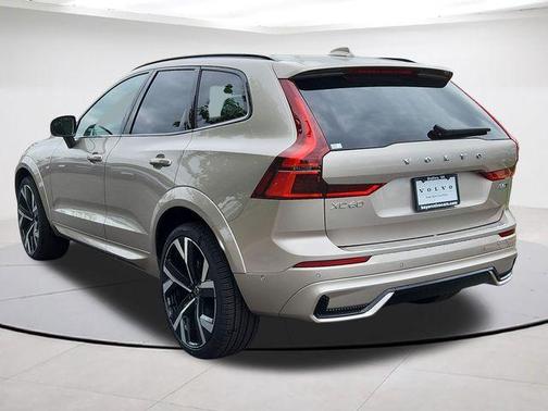 Bright 2026 Volvo XC60 B5 Ultra