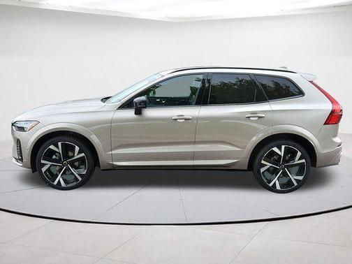 Bright 2026 Volvo XC60 B5 Ultra