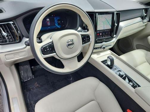 Silver 2024 Volvo XC60 B5 Core