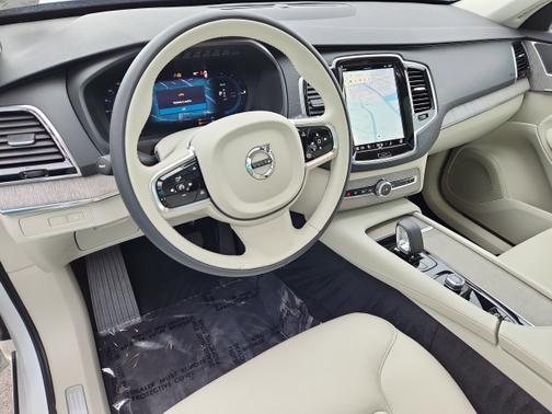 2025 Volvo XC90 Plug-In Hybrid T8 Plus