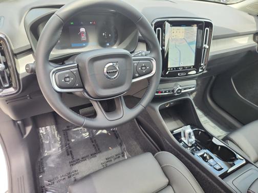 2025 Volvo XC40 B5 Plus Dark Theme