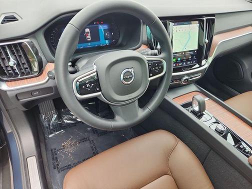 Denim Blue Metallic 2025 Volvo V60 Cross Country B5 Plus