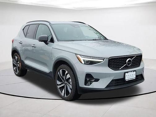 2025 Volvo XC40 Plus