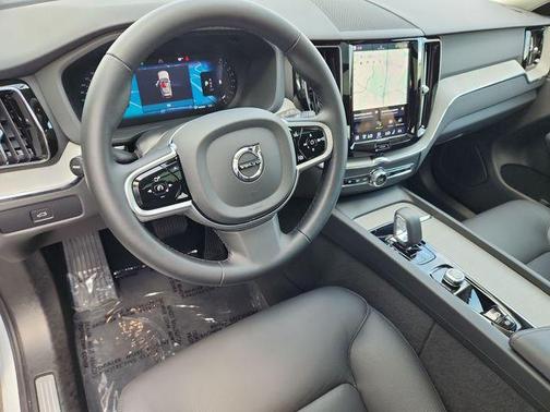 Crystal White Metallic 2025 Volvo XC60 B5 Plus