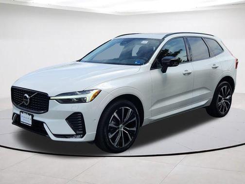Crystal White Metallic 2025 Volvo XC60 B5 Plus