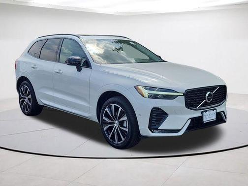 Crystal White Metallic 2025 Volvo XC60 B5 Plus