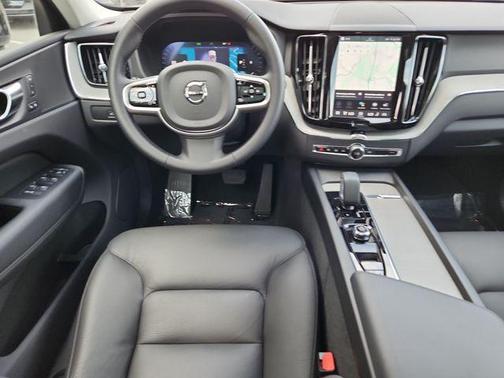 Crystal White Metallic 2025 Volvo XC60 B5 Plus