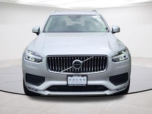 Bright Silver Metallic 2021 Volvo XC90 T6 Momentum 7 Passenger
