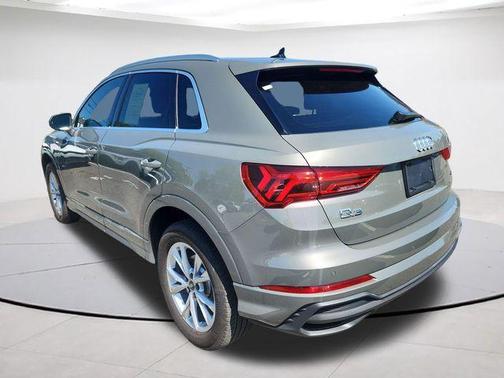 Chronos Gray Metallic 2022 Audi Q3 45 S line Premium
