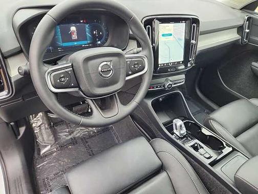 2025 Volvo XC40 Plus