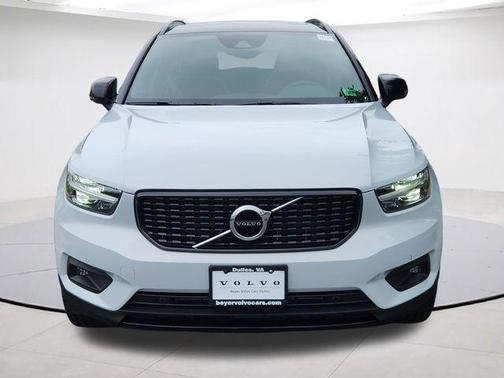 Glacier Silver Metallic 2020 Volvo XC40 T5 R-Design