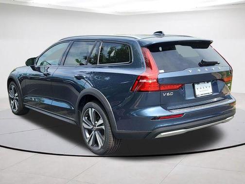 Denim Blue Metallic 2026 Volvo V60 Cross Country B5 Plus