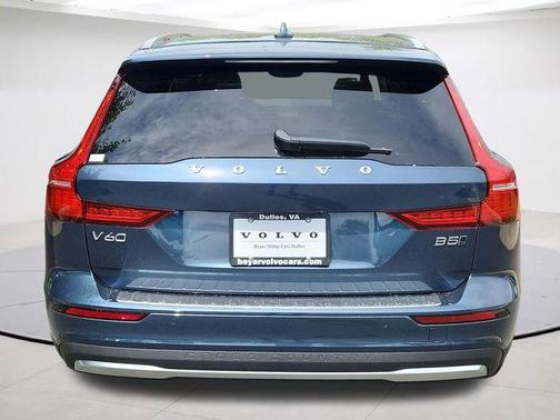 Denim Blue Metallic 2026 Volvo V60 Cross Country B5 Plus