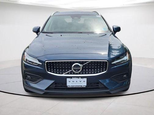 Denim Blue Metallic 2026 Volvo V60 Cross Country B5 Plus