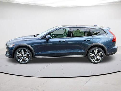 Denim Blue Metallic 2026 Volvo V60 Cross Country B5 Plus
