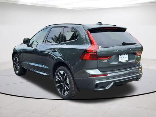 Forest Green 2026 Volvo XC60 B5 Plus