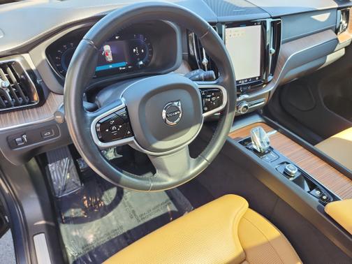 2022 Volvo XC60 B6 Inscription