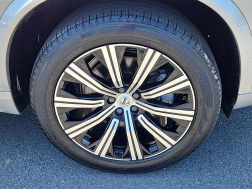 Silver 2024 Volvo XC90 B5 Plus Bright Theme