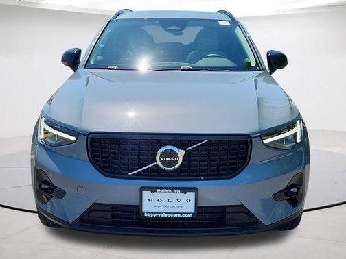 Thunder Gray Metallic 2023 Volvo XC40 B5 Plus Dark Theme