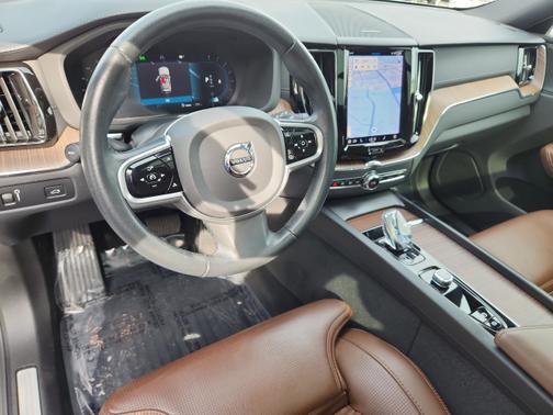 2022 Volvo XC60 B6 Inscription