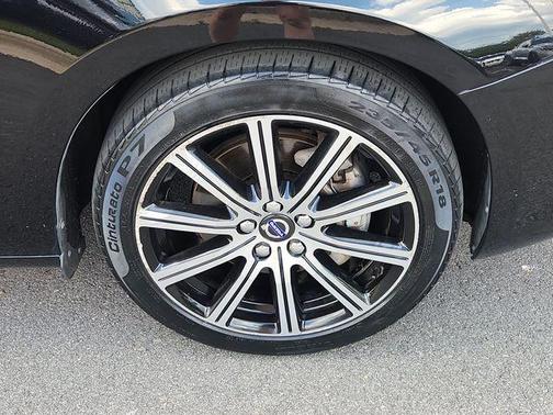 Onyx Black Metallic 2017 Volvo S60 Inscription T5