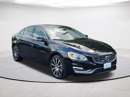 Onyx Black Metallic 2017 Volvo S60 Inscription T5