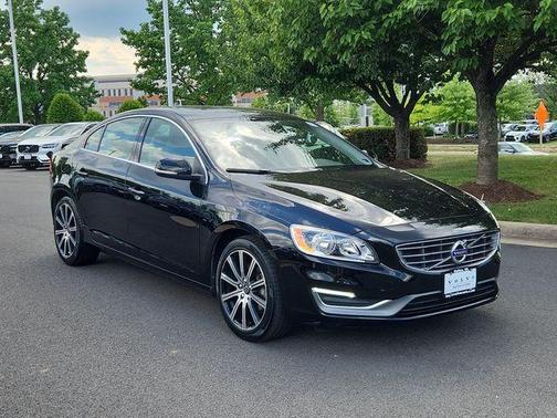 Onyx Black Metallic 2017 Volvo S60 Inscription T5