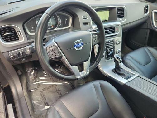 Onyx Black Metallic 2017 Volvo S60 Inscription T5